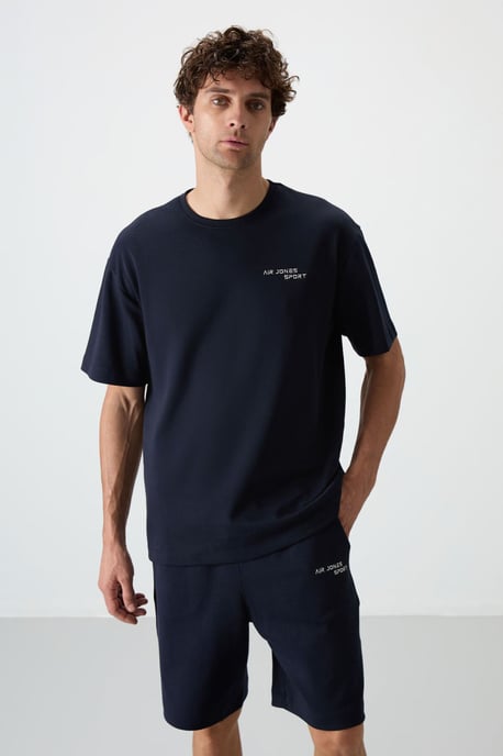 Oversized T-Shirt mit kurzen Ärmeln und Shorts-Set - Image 6