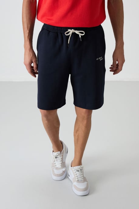Oversized T-Shirt mit kurzen Ärmeln und Shorts-Set - Image 6