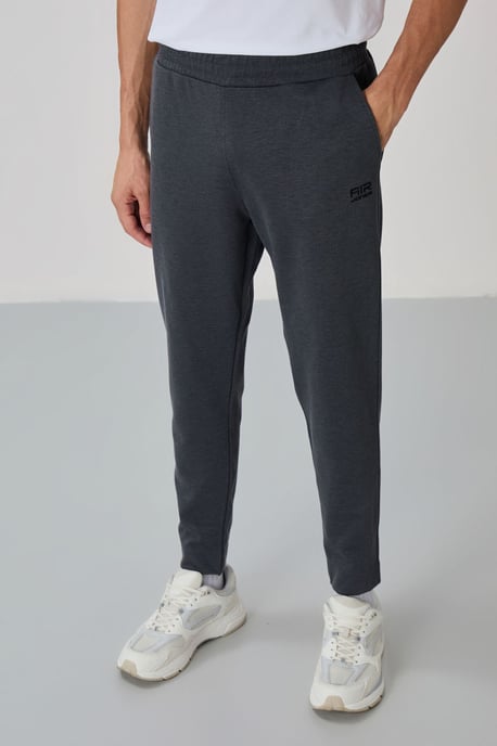 Herren Sweatshirt mit Reißverschlusskragen und Hose Set - Image 5