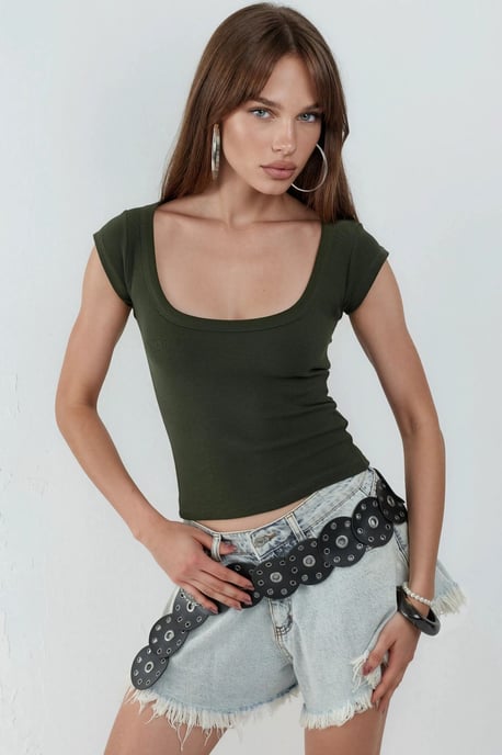Schlanke Passform Rippstrick U-Hals Bluse - Image 1