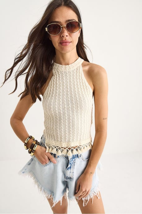 Strukturierte Halterneck-Fitted-Crop-Bluse - Image 2