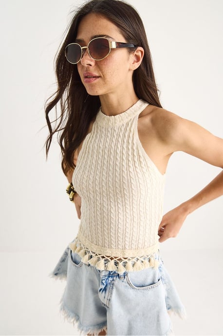 Strukturierte Halterneck-Fitted-Crop-Bluse - Image 4