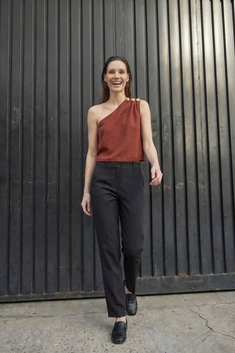 Asymmetrisches Kragen ärmelloses Chiffon-Top - Image 5