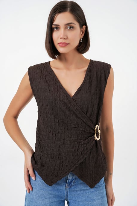 Texturiertes V-Ausschnitt ärmelloses Wickeltop - Image 3