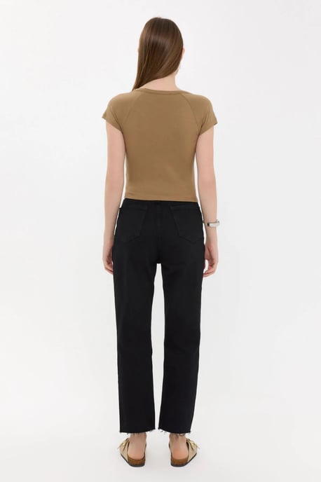 Basic Kurzarm V-Ausschnitt T-Shirt - Image 5