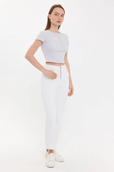 Knopfärmeliges Kurzarm-T-Shirt mit Rundhalsausschnitt - Image 3