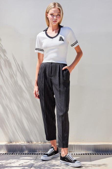 Gesticktes Poloshirt mit strukturiertem Strick - Image 2