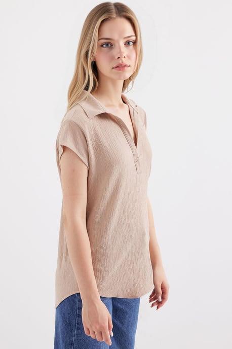 Strukturierte Polohemd-Bluse mit Knopfverschluss - Image 2