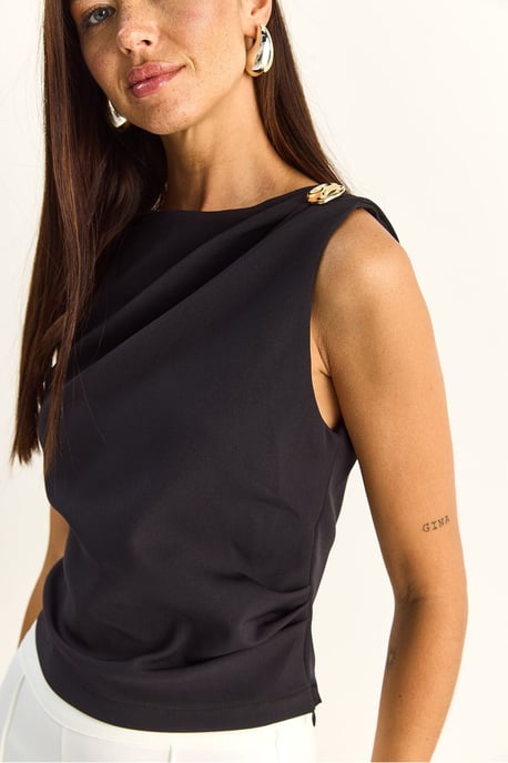 Boot-Ausschnitt ärmellose Bluse mit Stein-Accessoire - Image 5