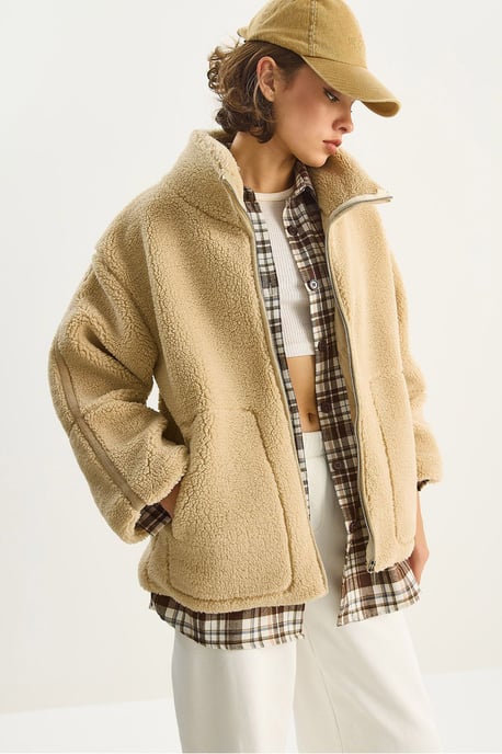Überdimensionale Plüschjacke mit Taschen - Image 4