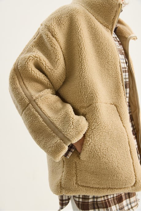 Überdimensionale Plüschjacke mit Taschen - Image 5