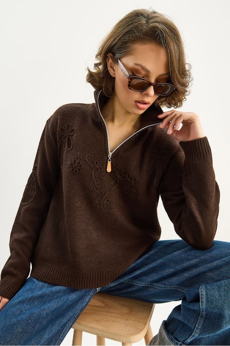 Bestickter Pullover mit Reißverschlusskragen - Image 3