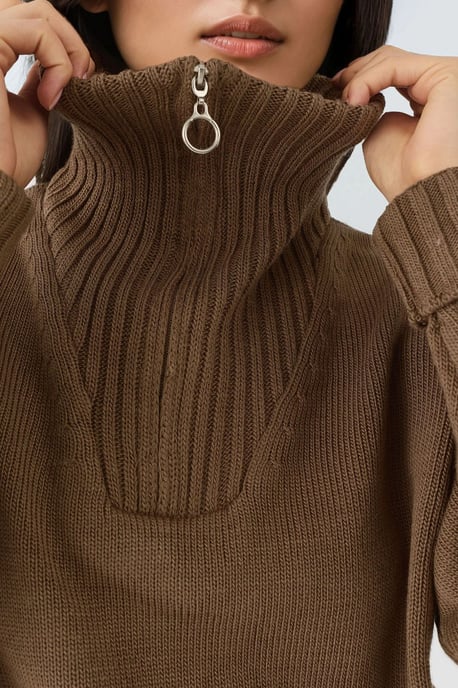 Übergroßer Rippstrickpullover mit Reißverschlusskragen - Image 5