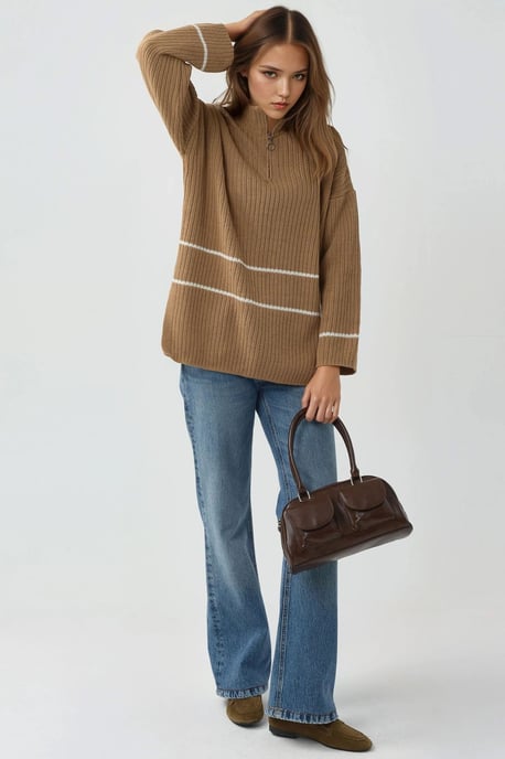 Lockerer Pullover mit Streifen und Reißverschlusskragen - Image 5