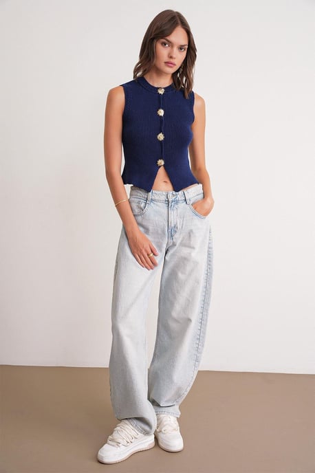 Strukturiertes Strick-Crop-Top mit Knopf-Details - Image 2