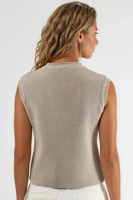 Strukturiertes Rundhals-Stricktop mit Knopfdetails - Image 3