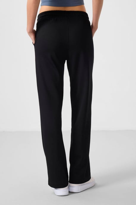 Texturierte Palazzo-Hose mit weitem Bein und Kordelzugbund - Image 6