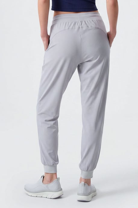 Hüftlange dünne Jersey-Jogginghosen mit Tasche - Image 6