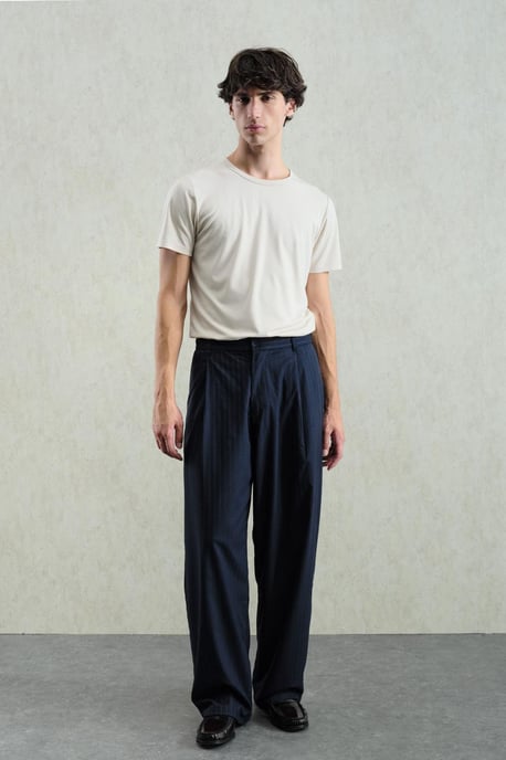 Faltige gestreifte Gabardine-Hosen - Image 1