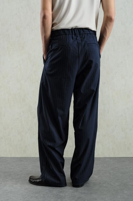 Faltige gestreifte Gabardine-Hosen - Image 3