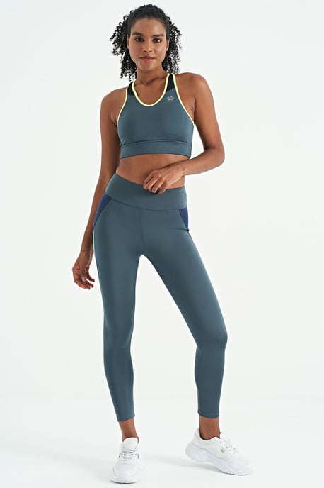 Figurbetontes U-Ausschnitt Gestricktes Sport-Crop-Top - Image 6
