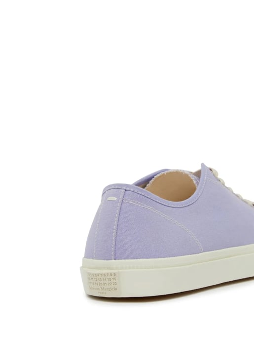 Low-Top Tabi Sneakers aus Canvas in Violett - Image 5