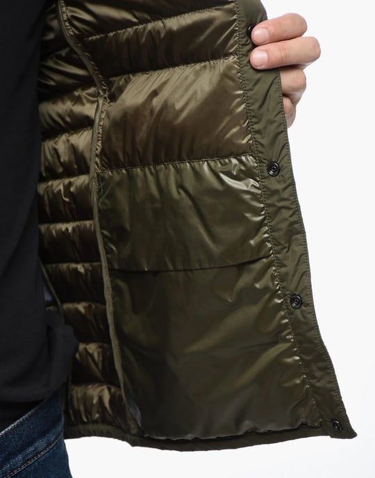 Gesteppte leichte Jacke mit Rundhalsausschnitt in Grün - Image 5