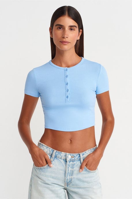Slim Fit Kurzbluse mit Knöpfen - Image 1