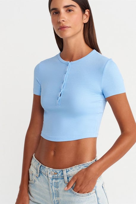 Slim Fit Kurzbluse mit Knöpfen - Image 3