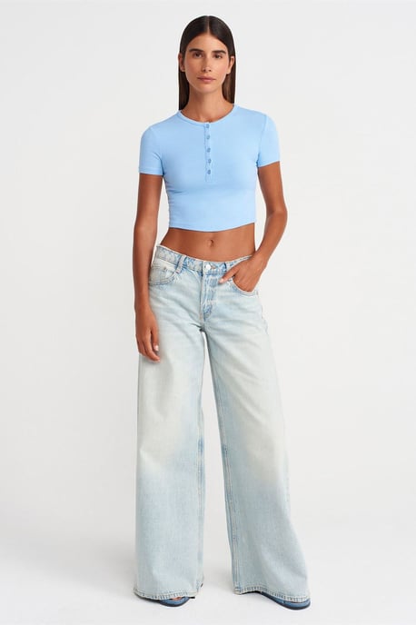 Slim Fit Kurzbluse mit Knöpfen - Image 4