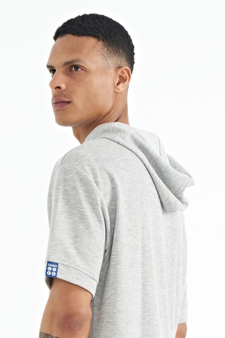 Übergroßes Kapuzen-T-Shirt mit kurzen Ärmeln - Image 3