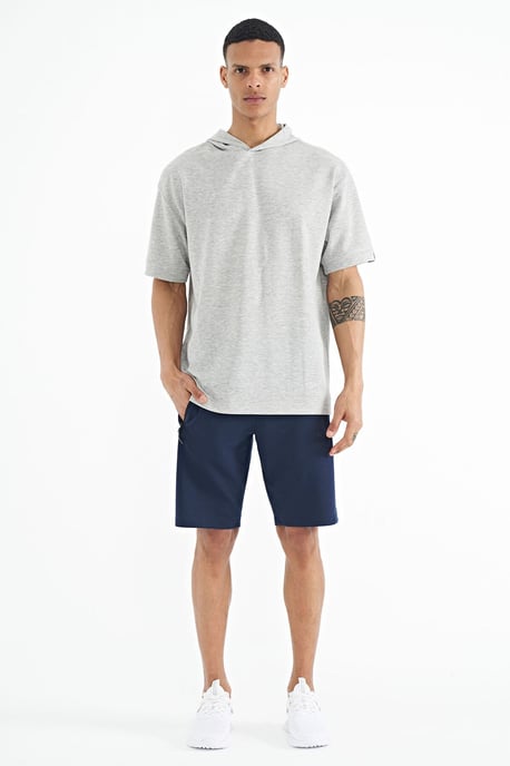Übergroßes Kapuzen-T-Shirt mit kurzen Ärmeln - Image 4