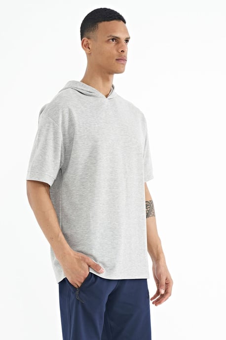 Übergroßes Kapuzen-T-Shirt mit kurzen Ärmeln - Image 5