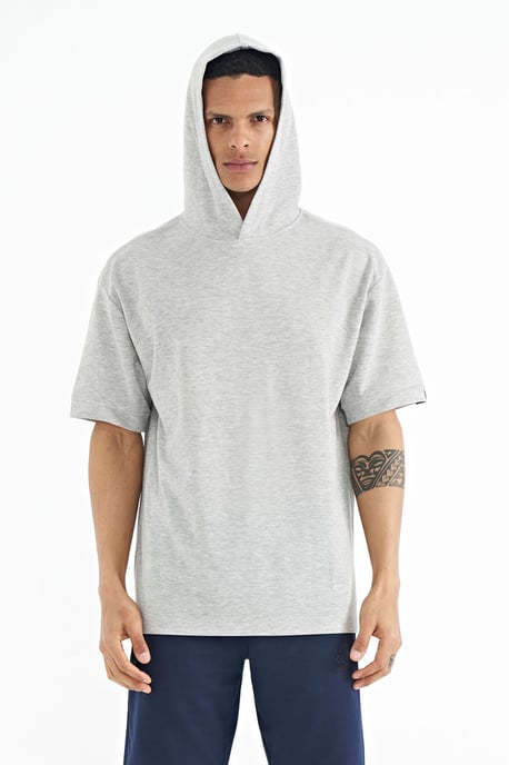Übergroßes Kapuzen-T-Shirt mit kurzen Ärmeln - Image 6