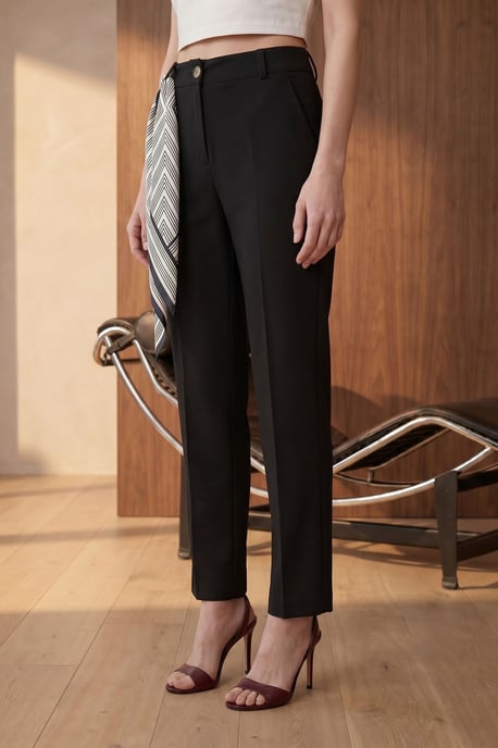 MyFashion Hoch taillierte Crepe-Hose, gerade geschnitten, mit Gürtel - Schwarz - Image 3