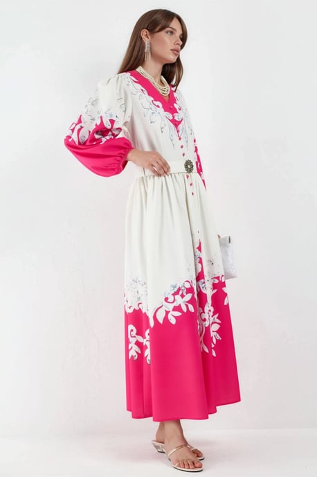 Blumen-Maxi-Kleid mit V-Ausschnitt und Knopfdetails - Image 2