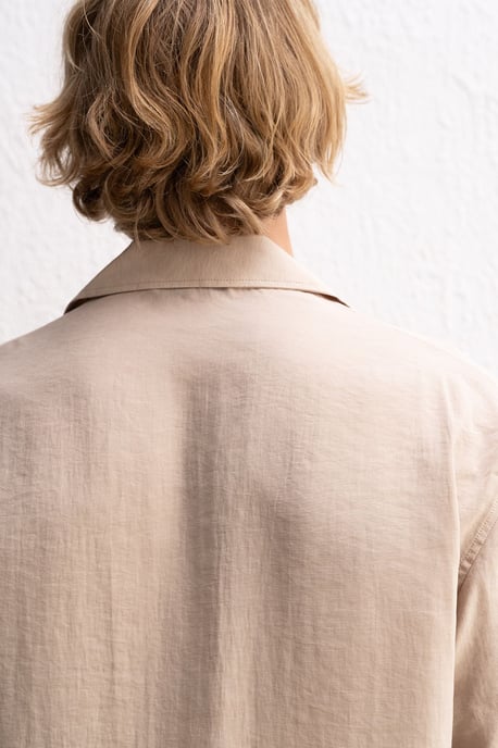 Herren entspannte kurzärmelige gewebte Hemd mit Krawattendetail - Image 6
