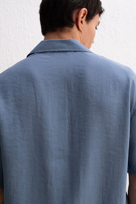 Herren Relaxed Fit Crepe Hemd mit Krawatten-Detail - Image 2