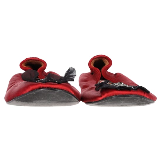 Lanvin Ballerinas mit Broschenverzierung aus rotem Satin - Image 2