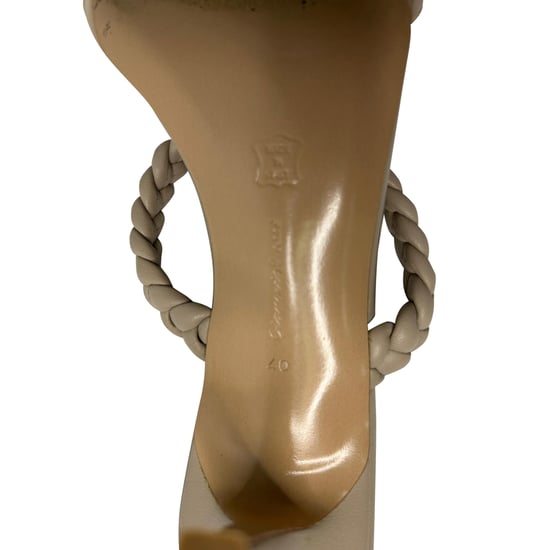 Gianvito Rossi Sandalen mit geflochtenem Riemen aus beigem Leder - Image 6
