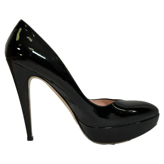 Miu Miu Plateau-Pumps aus schwarzem Lackleder - Image 1