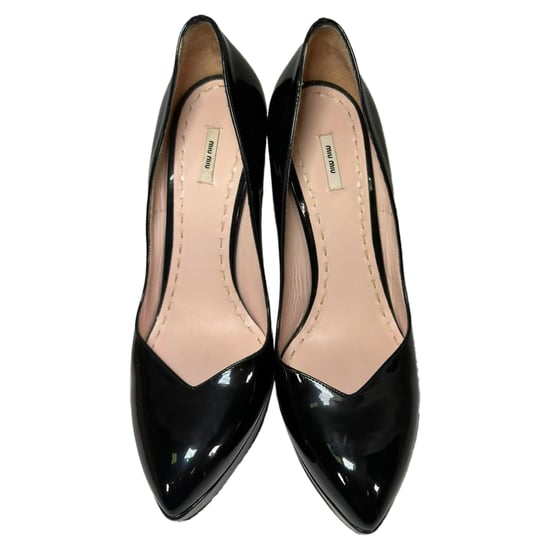 Miu Miu Plateau-Pumps aus schwarzem Lackleder - Image 5