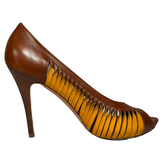 Alexander McQueen Farbblock-Pumps aus braunem Leder - Image 1