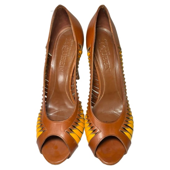 Alexander McQueen Farbblock-Pumps aus braunem Leder - Image 5