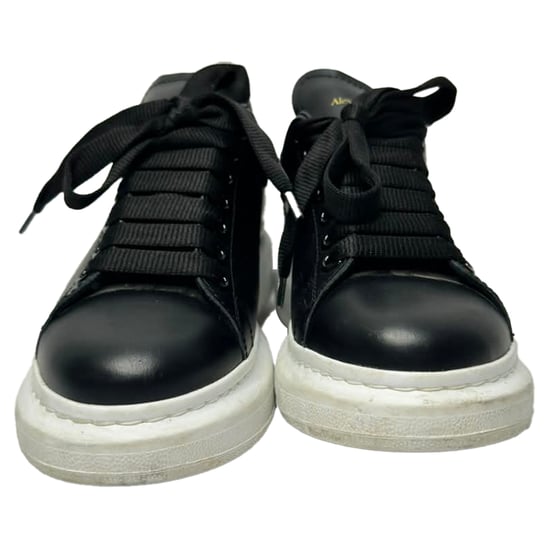 Alexander McQueen Oversized Sneakers aus schwarzem Kalbsleder - Image 2