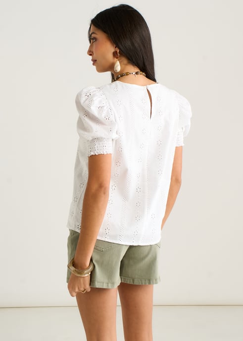 Cremefarbenes Oberteil mit Puffärmeln im Broderie-Anglaise-Stil - Image 4