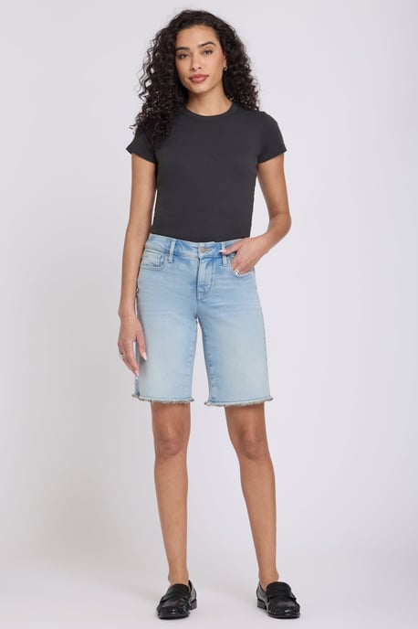 Boyfriend-Jeansshorts aus Re-New Denim - Image 1