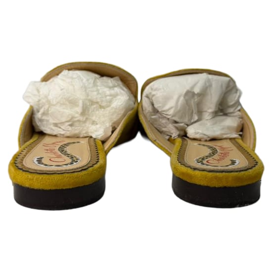 Charlotte Olympia Pantoletten mit Schnallendetail in gelbem Samt - Image 6
