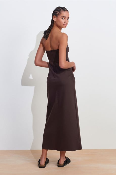 Trägerloses, tailliertes Midikleid mit Schlitz - Image 2