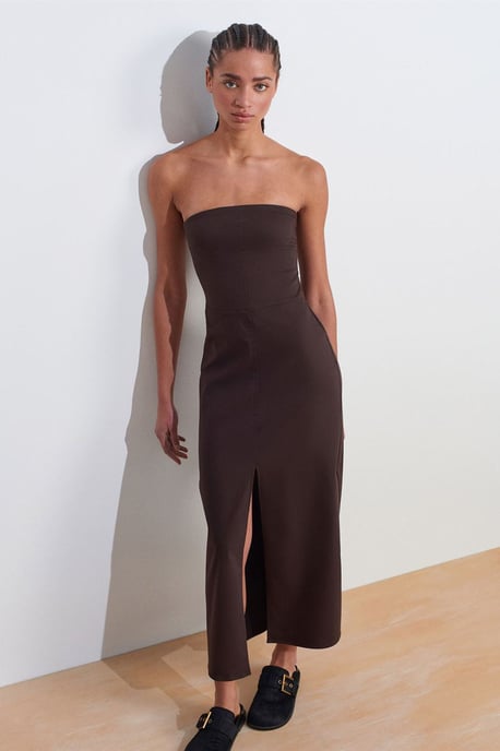 Trägerloses, tailliertes Midikleid mit Schlitz - Image 5